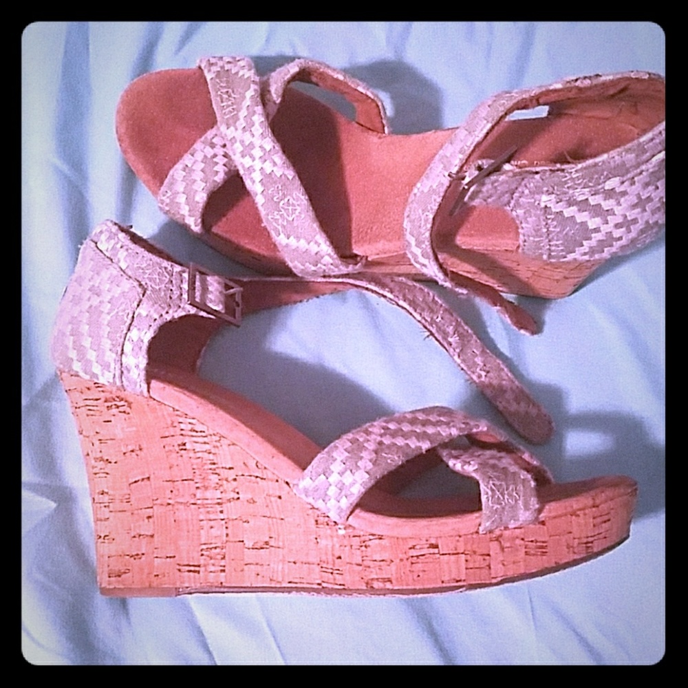 Toms wedges